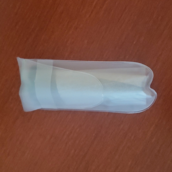 NWOT Mineral/Pressed Powder Kabuki Foundation Brush in Plastic Sleeve Carry Case - Picture 2 of 2